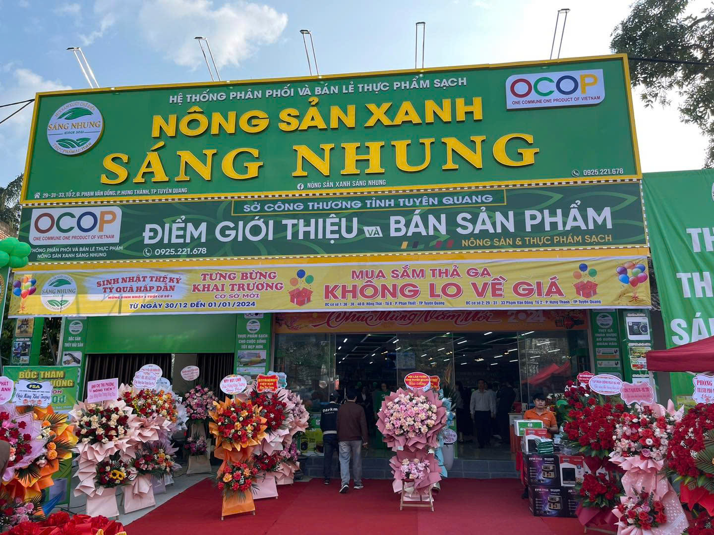 Banner mat tien showroom Sang Nhung